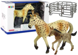 Ensemble de 2 figurines de chevaux Cheval Knabstrupper avec poulain et stylo