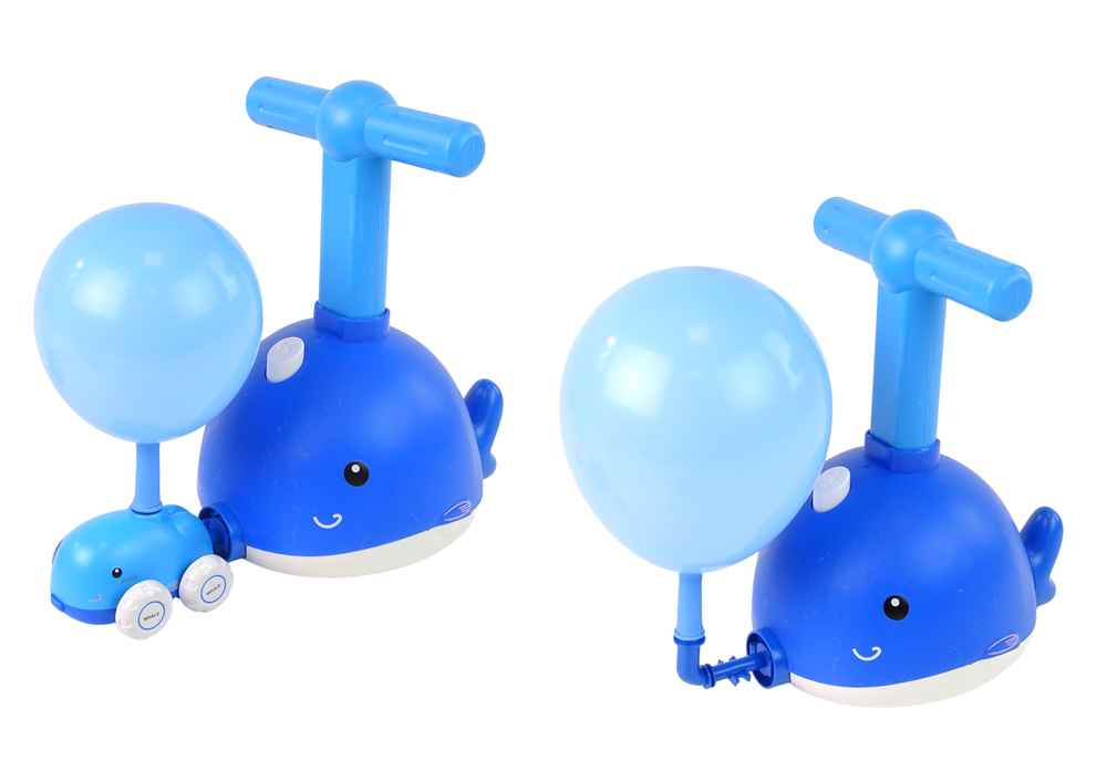 Voiture aérodynamique avec lanceur de ballons et dauphins