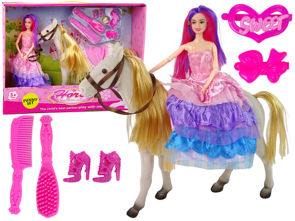 Poupée princesse avec accessoires pour figurines de poney blanc.