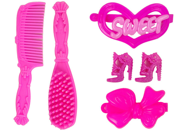 Poupée princesse avec accessoires pour figurines de poney blanc.