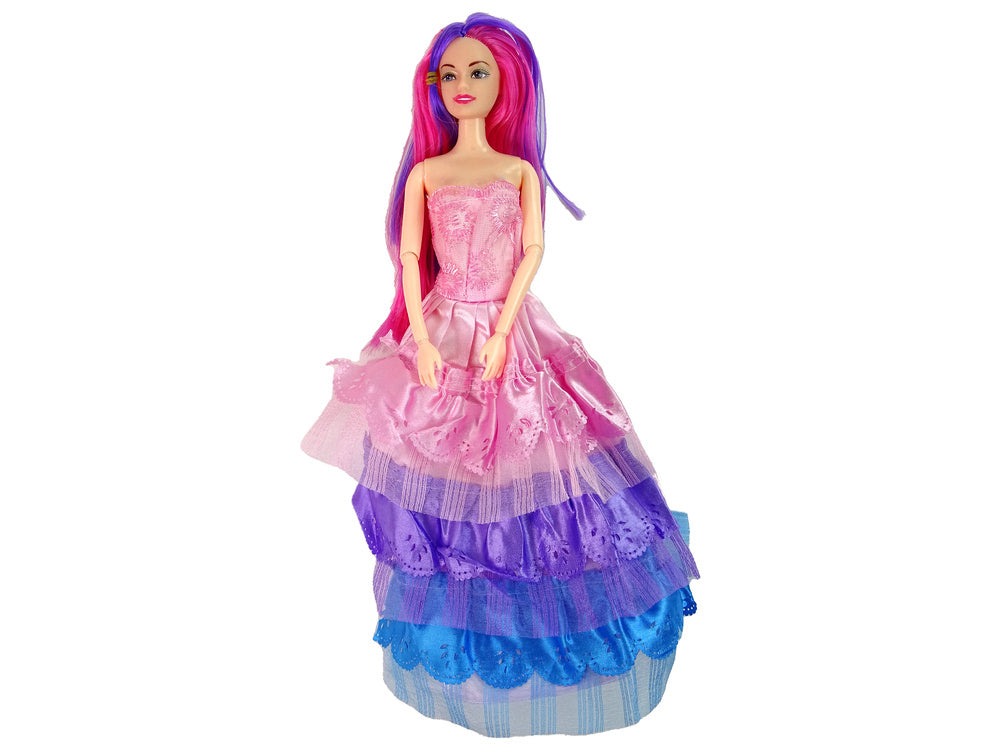 Poupée princesse avec accessoires pour figurines de poney blanc.