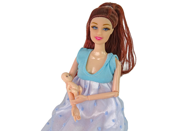 Poupée bébé en robe bleue enceinte
