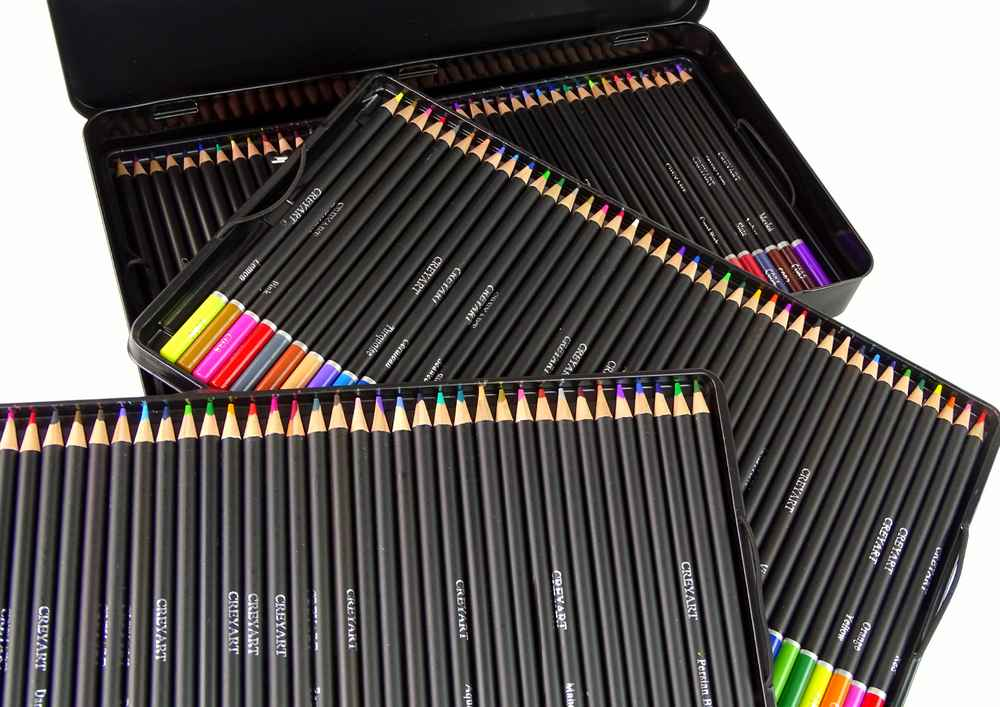 Ensemble de 120 crayons de couleur en métal