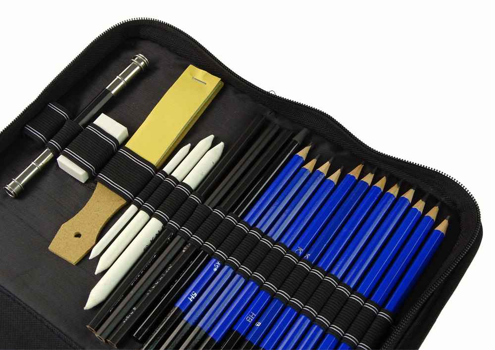 Coffret Petit Artiste Crayons dans une trousse 95 pièces.