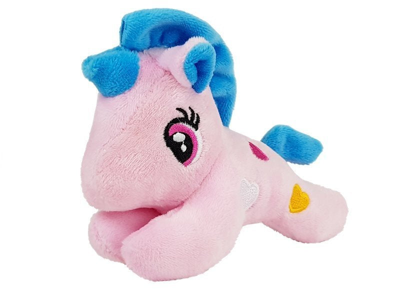 Petite licorne avec mascotte de transporteur