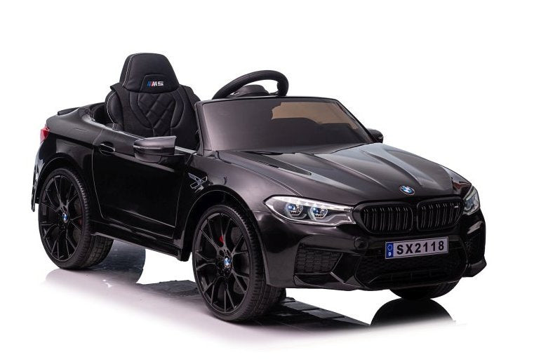 Voiture électrique bmw m5 peinte en noir