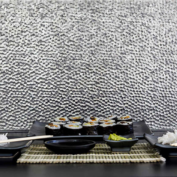 Panneau mural 3D Profhome 3D 705048 Lamina Crosshatch Silver Panneau décoratif gaufré avec un dessin abstrait brillant argent 1,7 m2