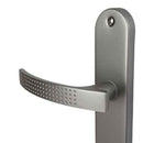 2 poignées de porte sur plaque AUDACE, Sans trou pour pièce à vivre, Finition aluminium nickel mat, Entraxe standard 195 mm