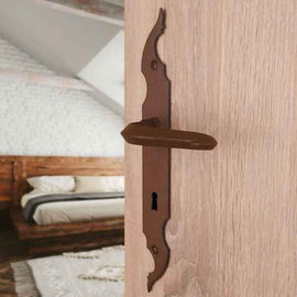 2 poignées de porte sur plaque CELTIQUE, Entrée de clé pour chambre, Finition acier aspect fer forgé rouille, Entraxe standard 195 mm