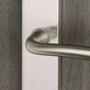 2 poignées de porte sur plaque RHAPSODIE, Sans trou pour pièce à vivre, Finition zamak nickel mat, Entraxe standard 195 mm